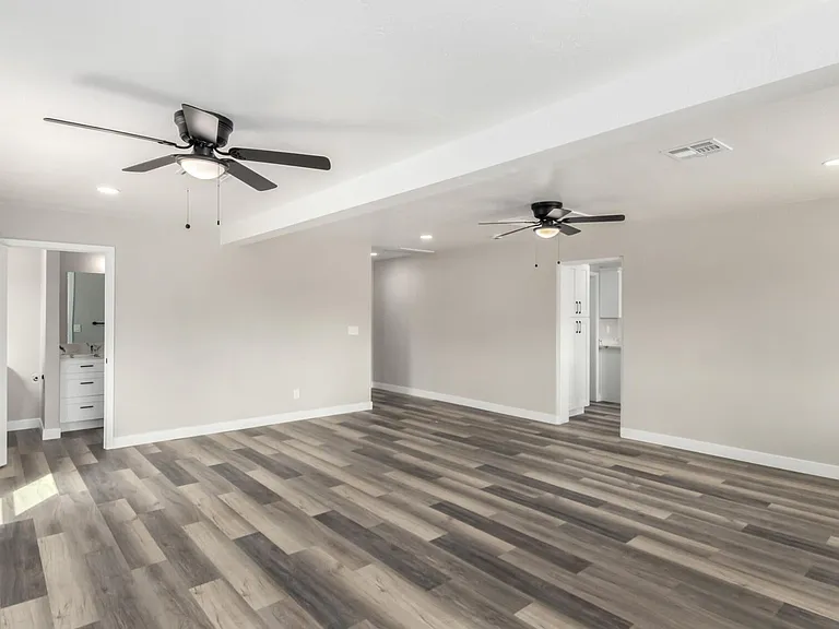 4402 E Mitchell Dr — Photo 12