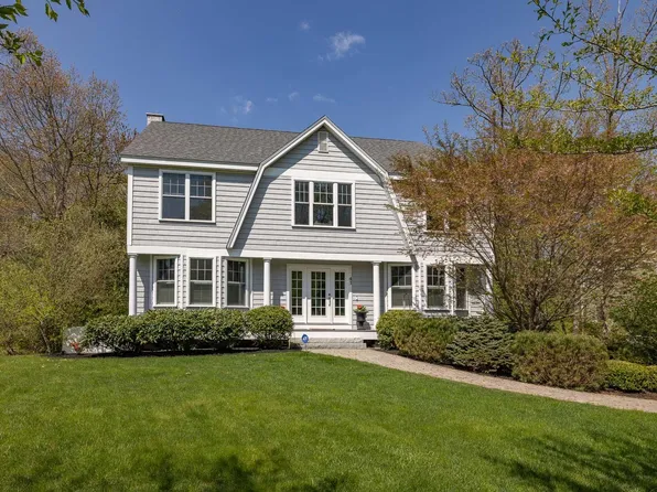 41 Chisholm Farm Drive, Stratham, NH 03885