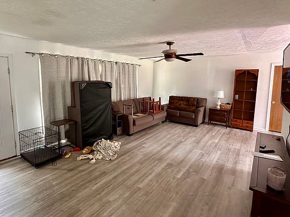 4th image of 407 Cardinal Dr