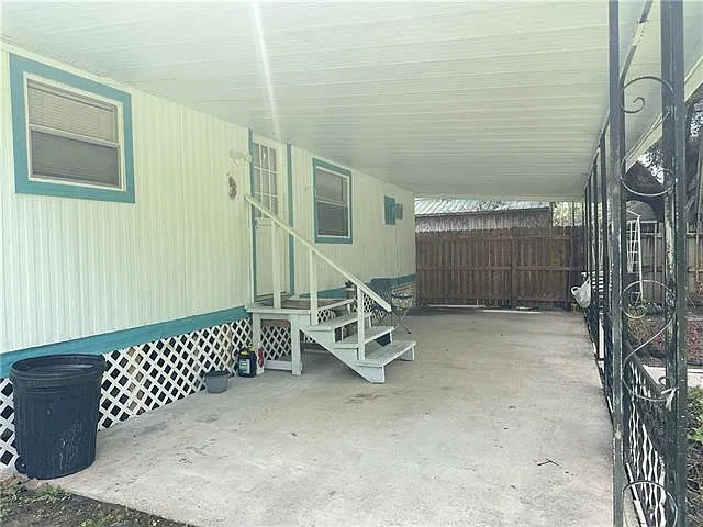 3 bed, 1.5 bath, 685 sqft, $1,350 — Photo 3