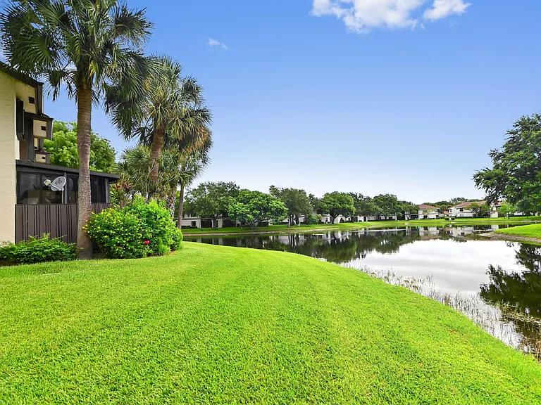 4587 Carambola Cir S #27218 — Photo 32