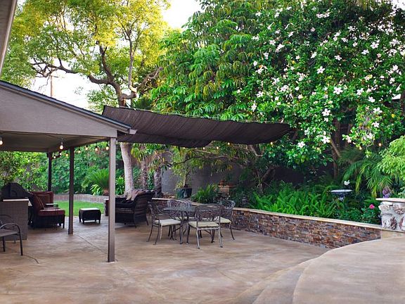 Shaded furnished patio with built in gas BBQ grill