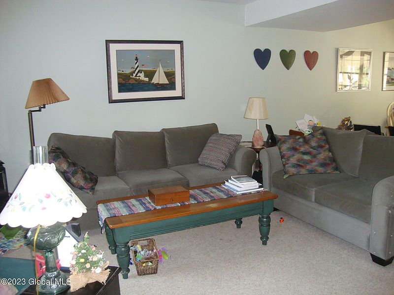 3rd image of 31 Meadowlark Drive