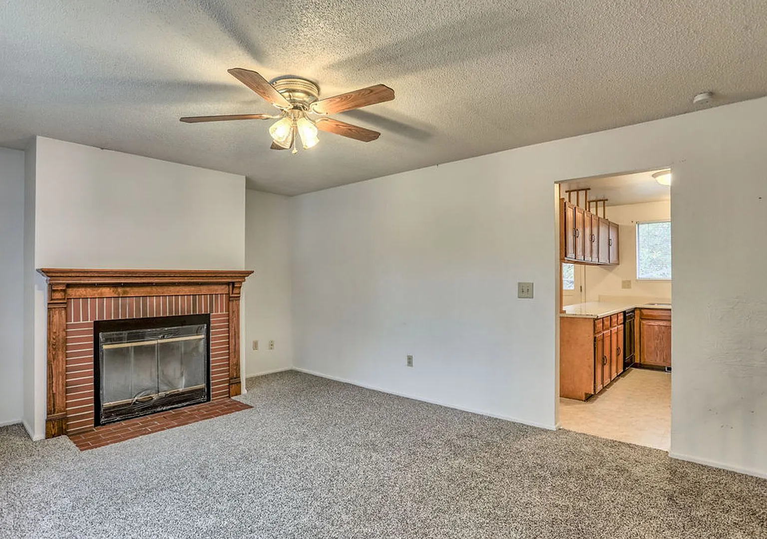 Spacious 4-Bedroom Home in West Fort Collins $400 Move-In Special! — Photo 4