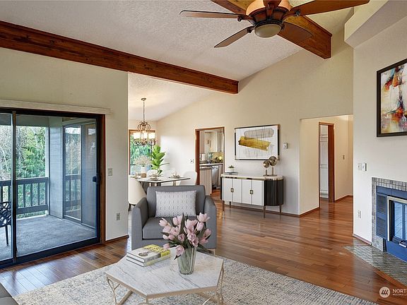 4th image of 1914 13th Avenue W #302
