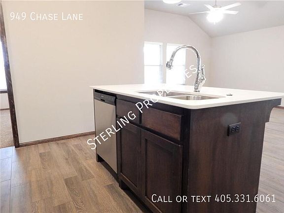 5th image of 949 Chase Ln
