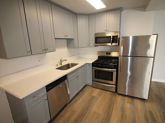 3rd image of 750 N Hayworth Ave #5A