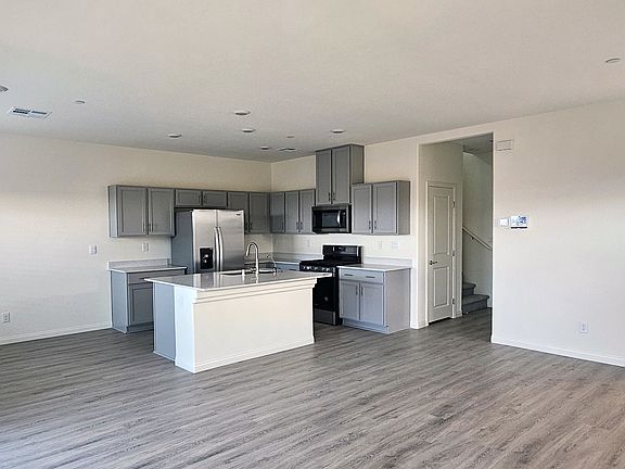 3rd image of 4744 Admiral Cliffs Ave