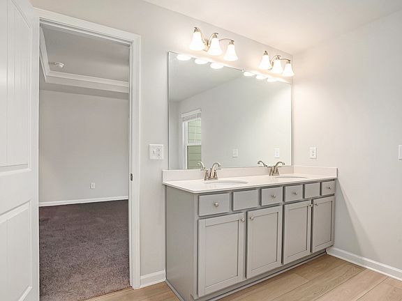 3rd image of 220 Sanctuary Dr