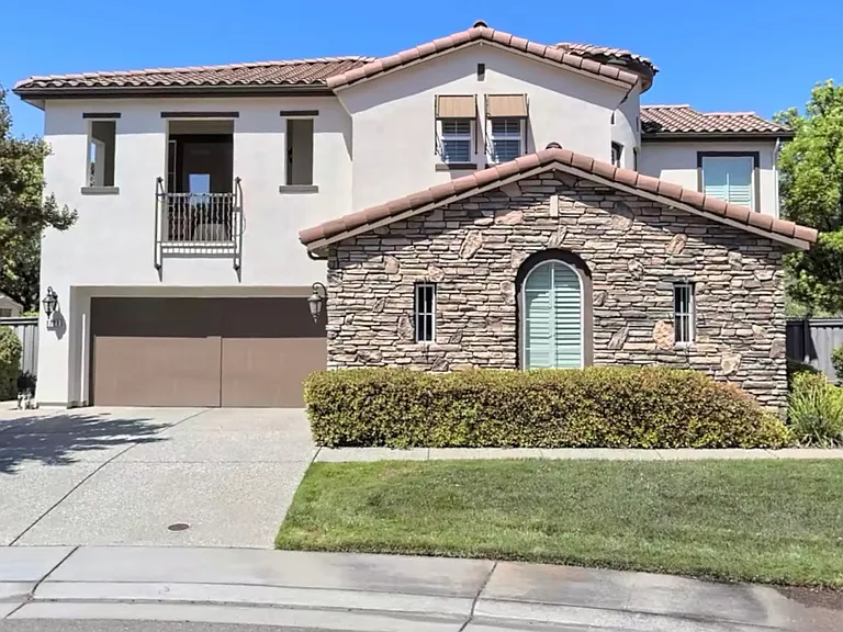 1721 Dornie Cir — Photo 1