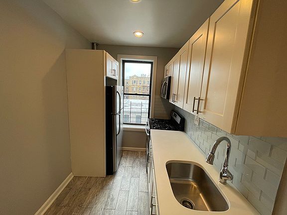 2nd image of 2401 Davidson Ave APT 6A