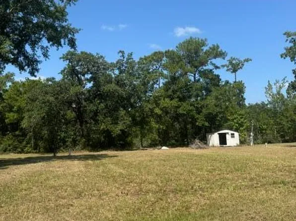 11044 Lake Dr, Bay Saint Louis, MS 39520