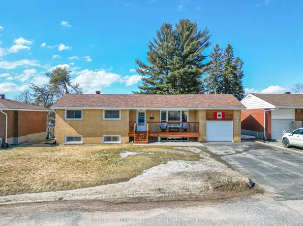 2518 Sandra Ave, North Bay, ON P1B 7W8