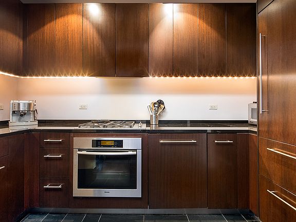4th image of 40 Broad St APT 28D