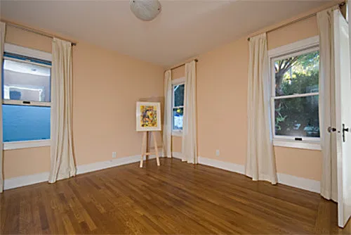 Cute McKinley Park Bungalow at McKinley Park — Photo 4