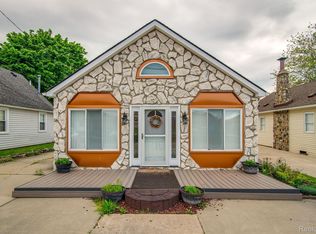 37853 Elm Ln, Harrison Township, MI 48045