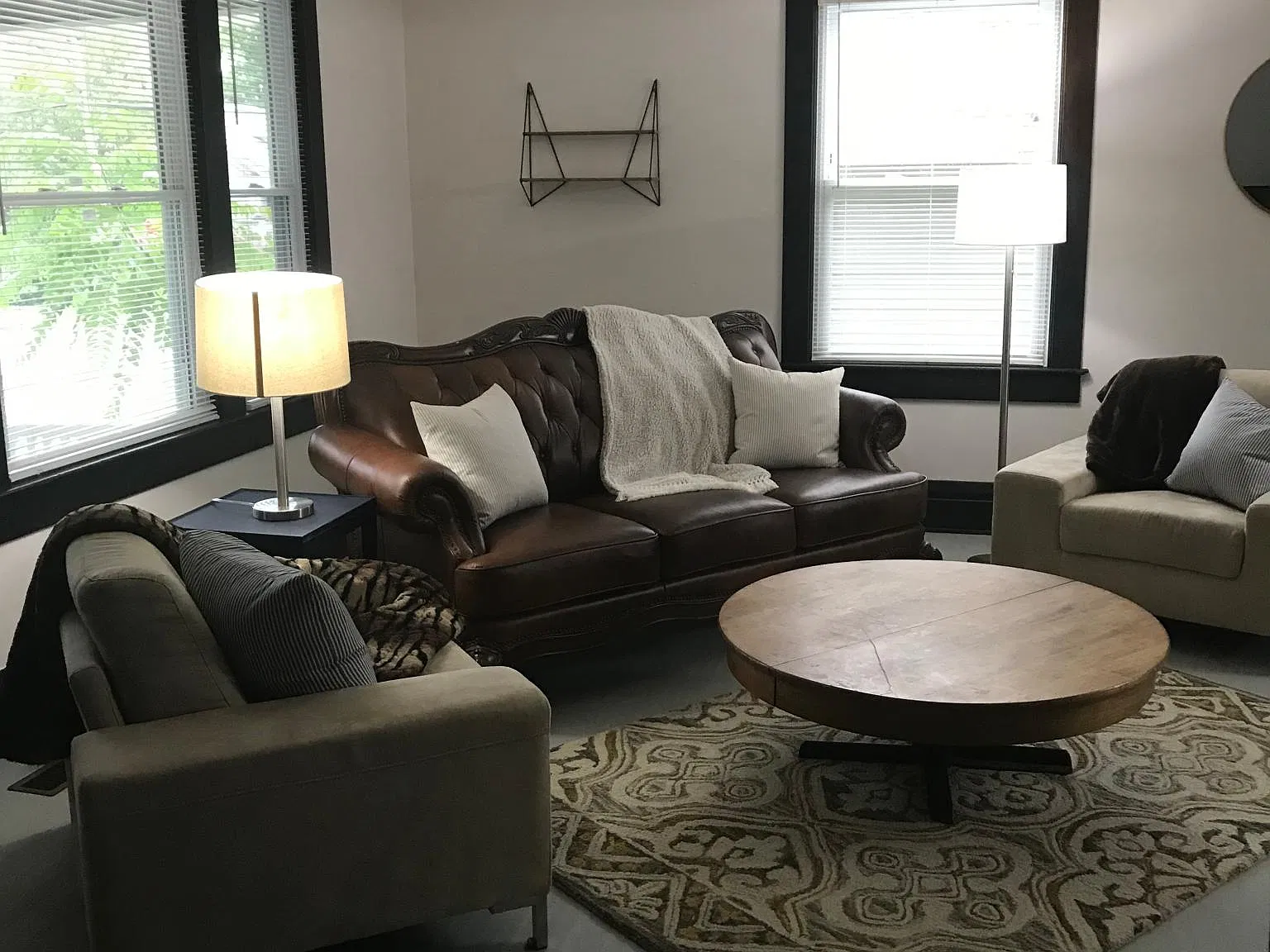 6 bed, 3500 sqft, $2,400 — Photo 1