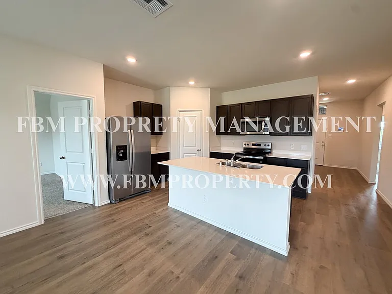 329 Thoroughbred St — Photo 12