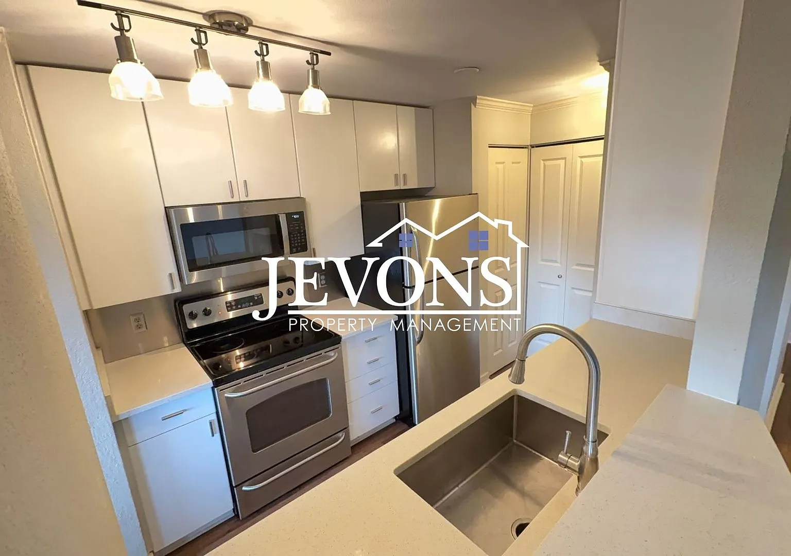 Available Now - 2BR/1.5BA Condo in Kirkland — Photo 2