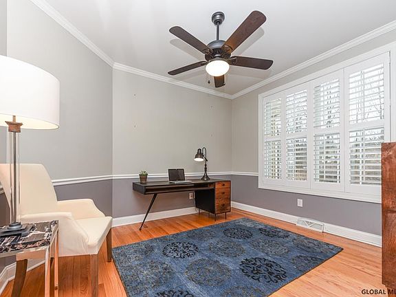 4th image of 15 Farmview Ln