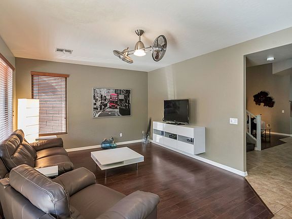3rd image of 103 W Raven Dr