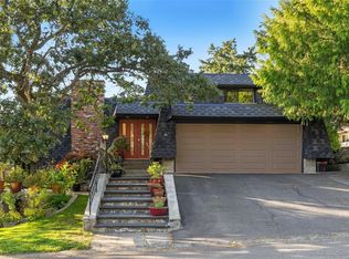 994 Landeen Pl, Saanich, BC V8X 3Z3