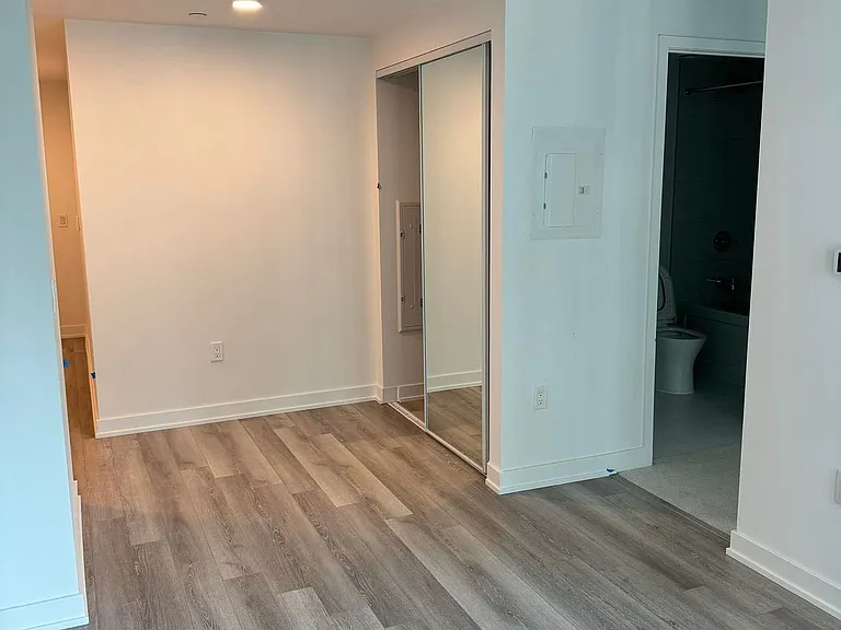 230 Simcoe St #1820 — Photo 3
