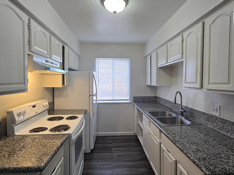 1140 N 8th St #203 — Photo 4
