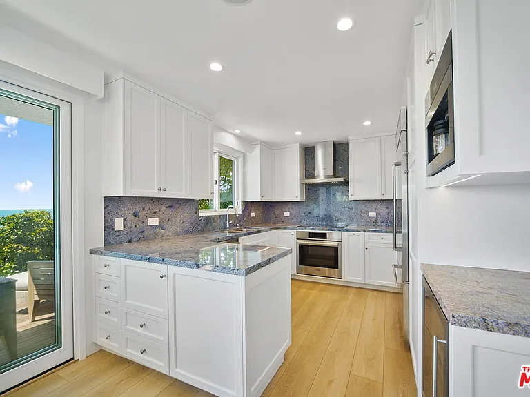6817 Seawatch Ln — Photo 37