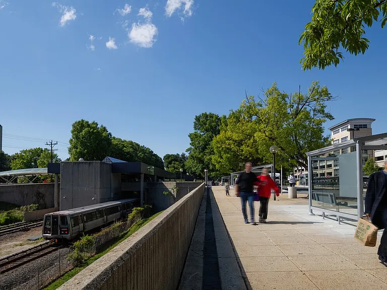 Easy access to metro station