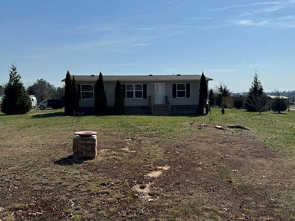 4th image of 51 Lewis Cir