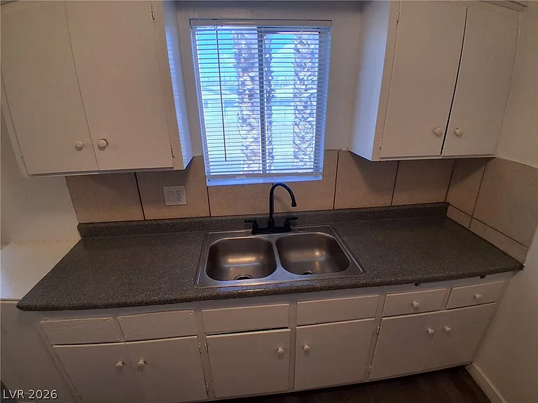 2100 Sunrise Ave #6 — Photo 13