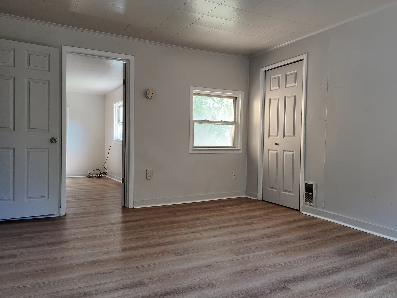 1225-1227 Arnold Ave - 1227 — Photo 3