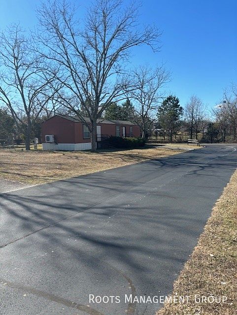 2nd image of 2710 Oakridge Dr #109
