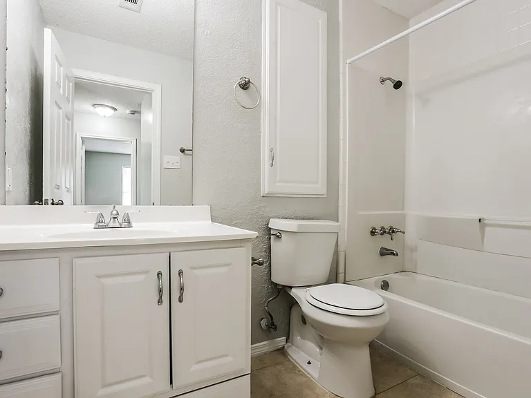 2313 Roanoke Cir — Photo 12