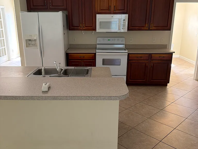 3807 SW 7th Pl — Photo 8
