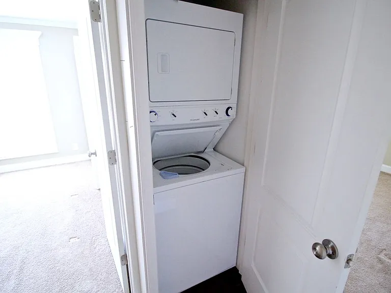 Plaza La Belle Apartments — Photo 39