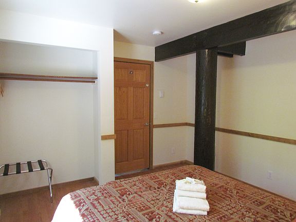 Good sized rooms w/closets