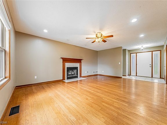 4th image of 22461 Macbeth Ave