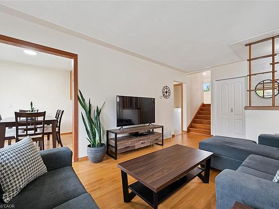 5th image of 269 Ross Ave