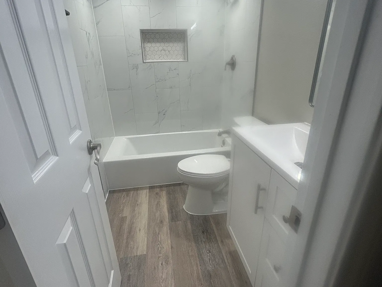 3 bed, 1206 sqft, $2,300 — Photo 2