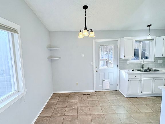 3rd image of 5499 Jennifer Ln