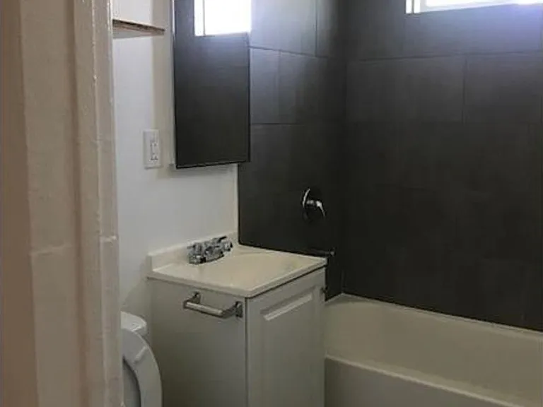1150 W 88th St — Photo 3