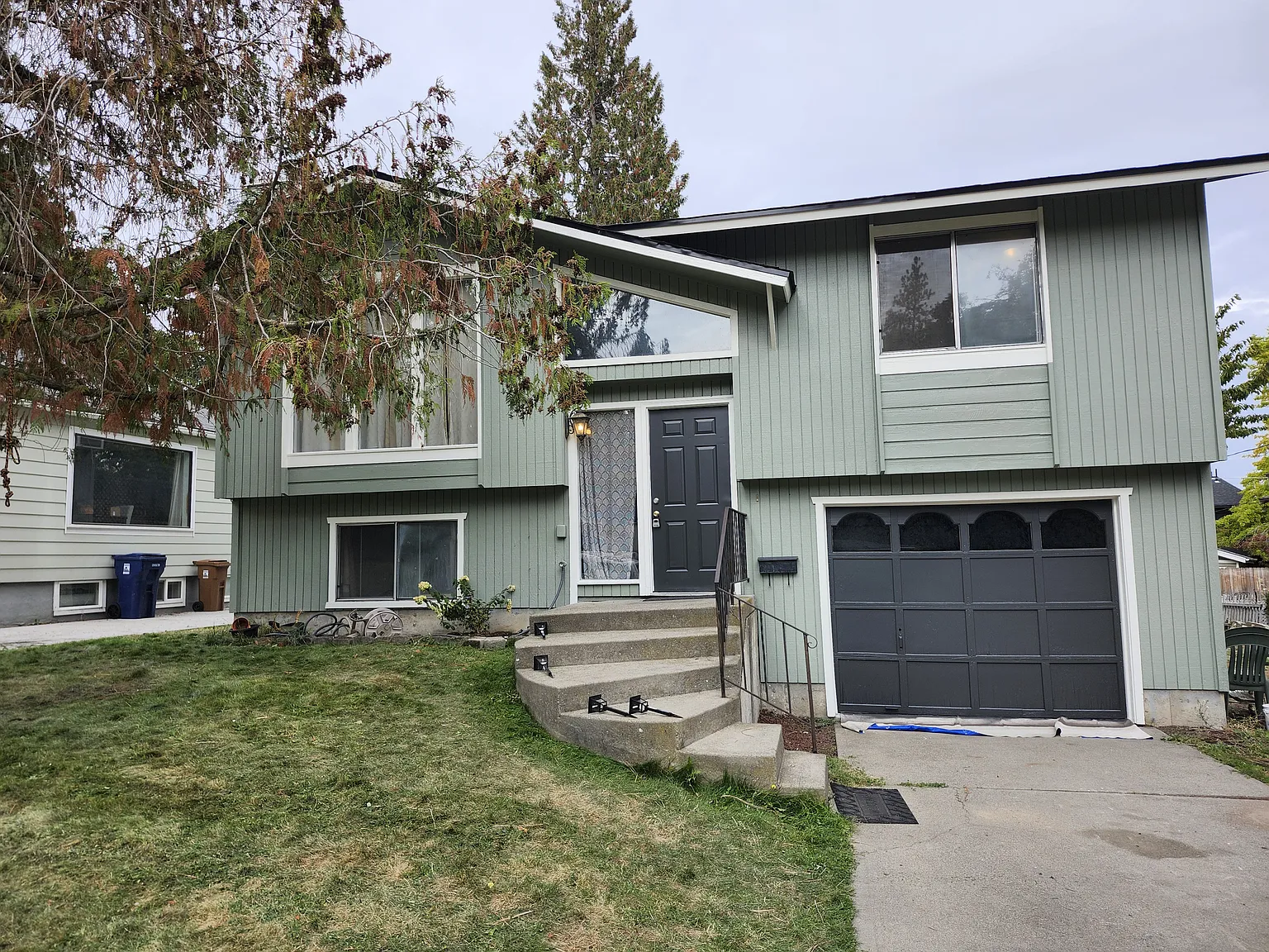 3 bed, 1.5 bath, 1378 sqft, $2,350 — Photo 2