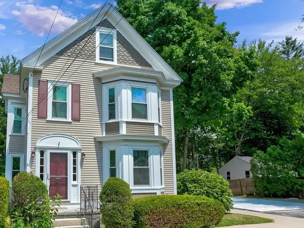 61-63 Dunstable Rd, North Chelmsford, MA 01863