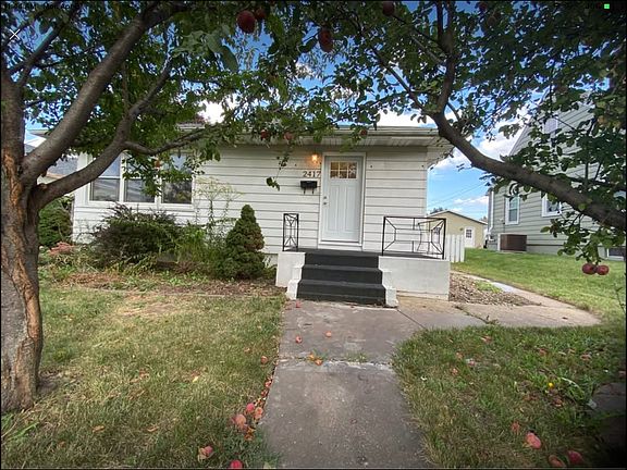 4th image of 2417 Marquette St