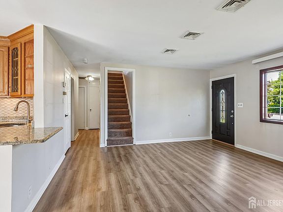4th image of 189 Bloomfield Ave