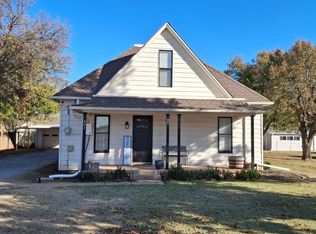 401 S Main St, Waukomis, OK 73773
