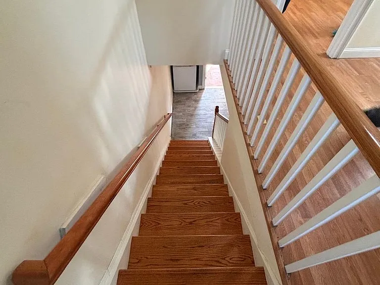 34 Sussex Ave — Photo 4