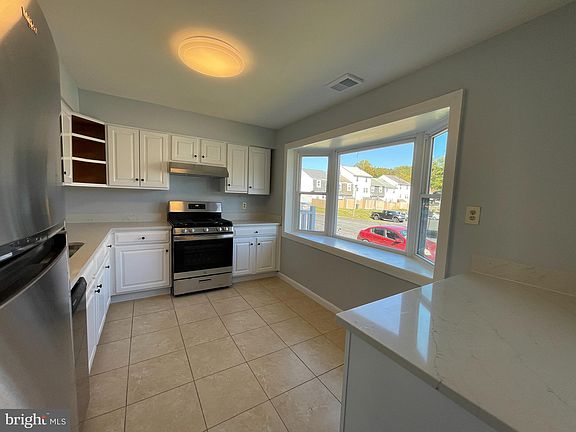 4th image of 1013 Thomas Jefferson Pl
